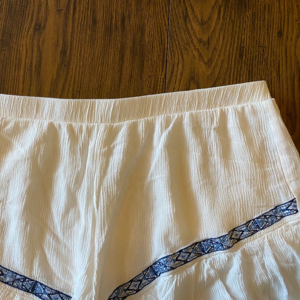Hot Kiss Ruffle Leg Shorts - Picture 4 of 5